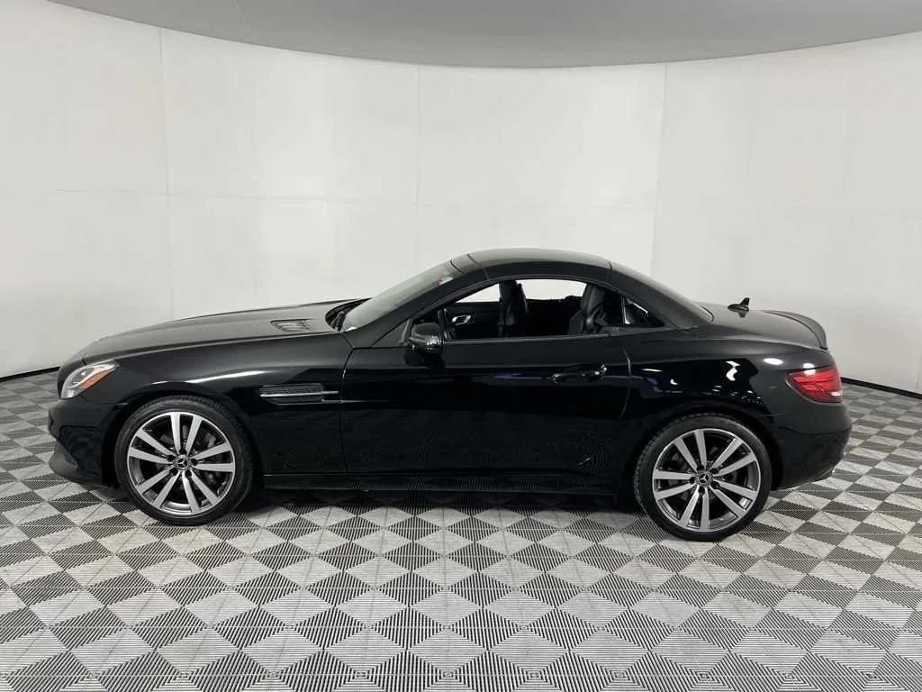 2018 Mercedes-Benz SLC 300 — thumbnail 5