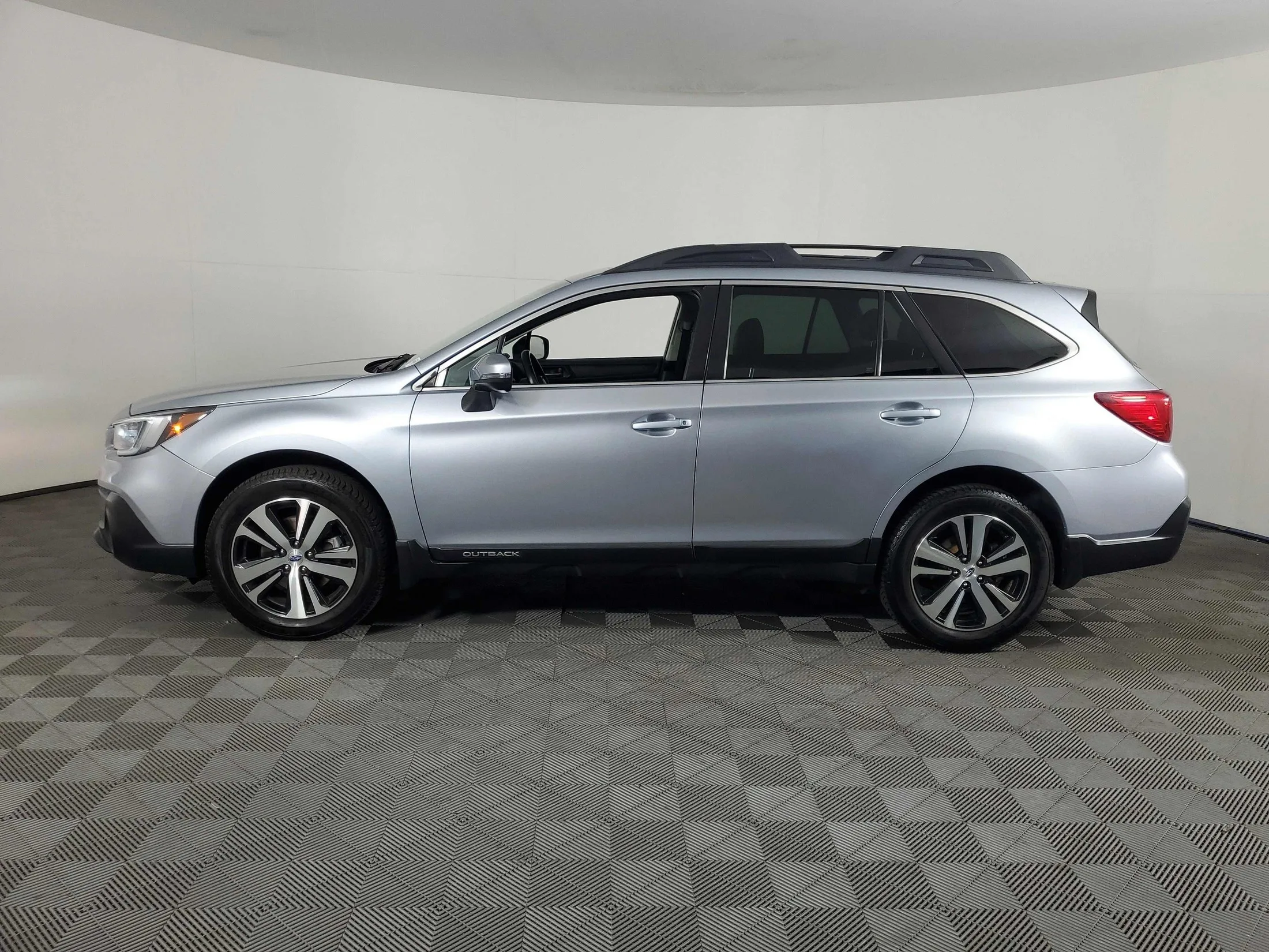 2018 Subaru Outback — thumbnail 5