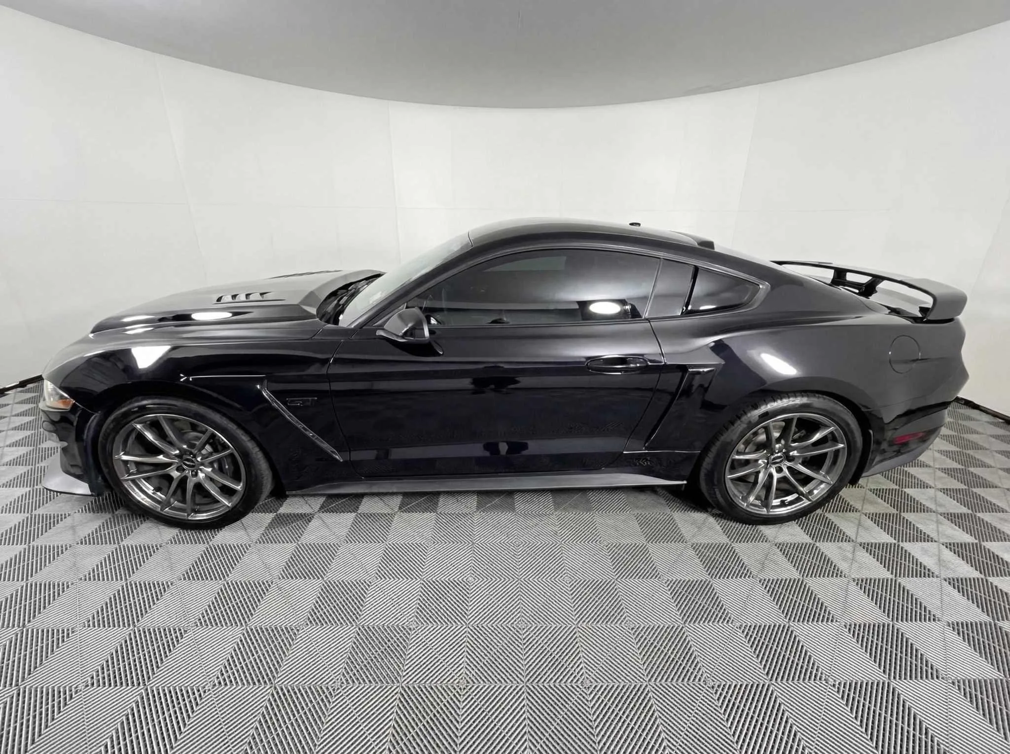 2019 Ford Mustang GT — thumbnail 5