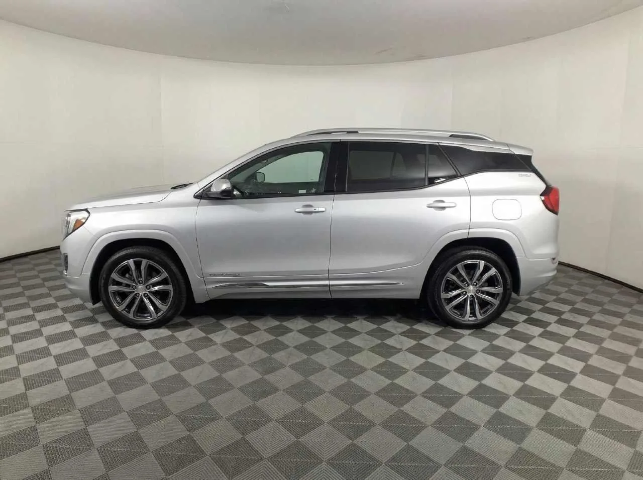 2019 GMC Terrain Denali — thumbnail 5