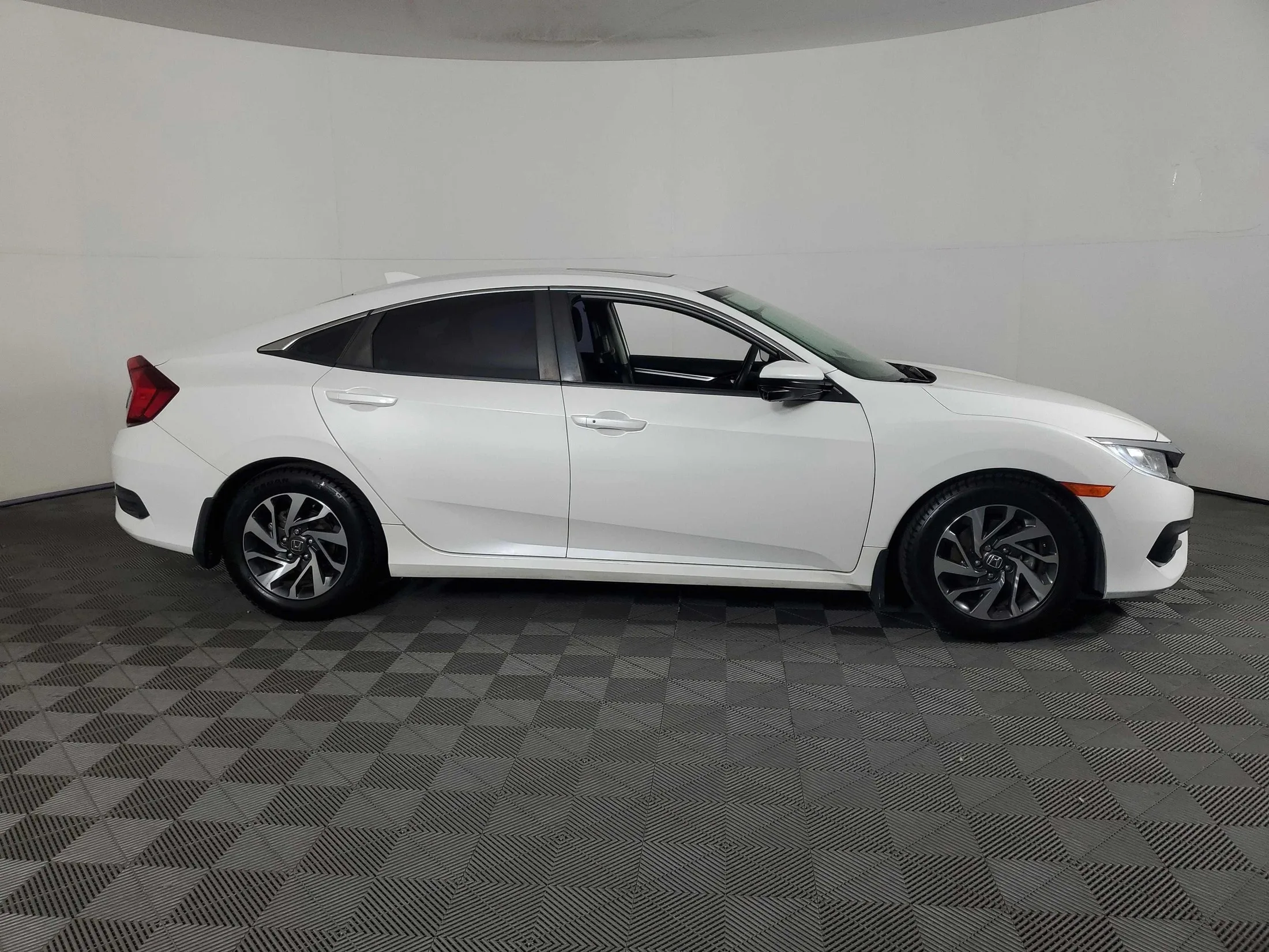 2018 Honda Civic — thumbnail 6
