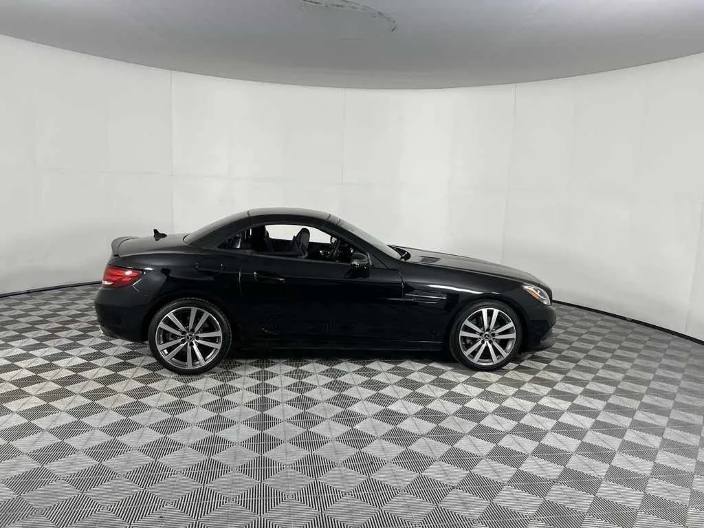 2018 Mercedes-Benz SLC 300 — thumbnail 6