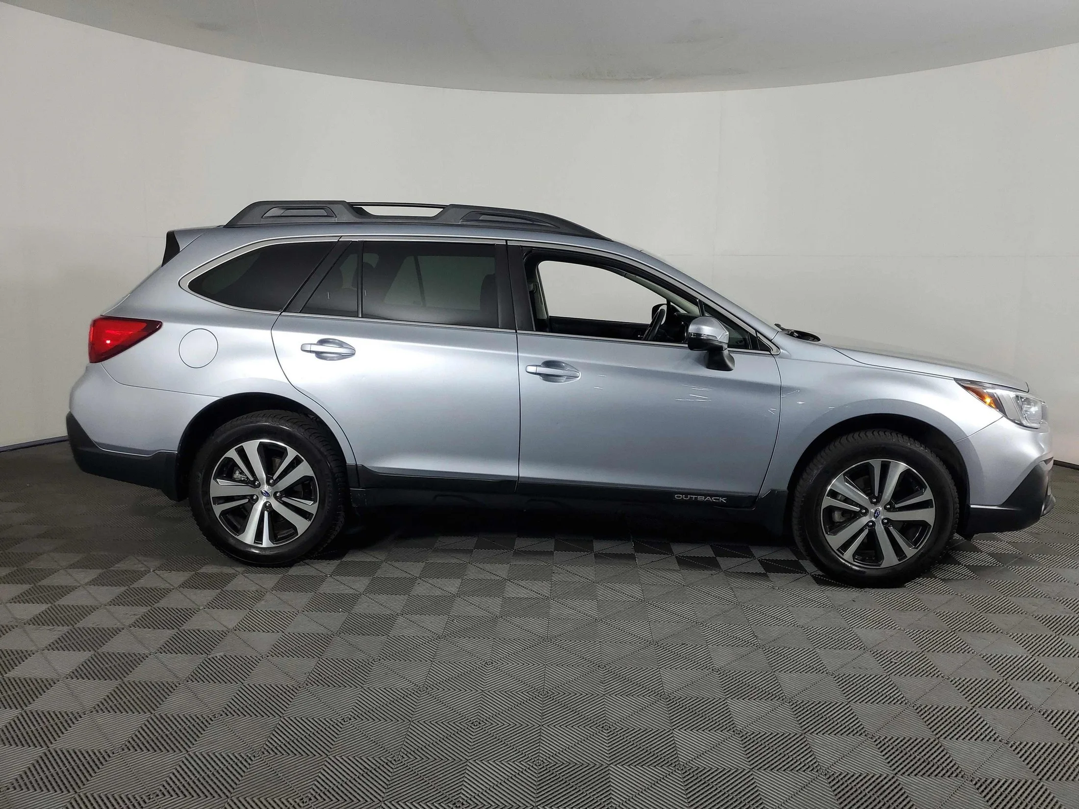 2018 Subaru Outback — thumbnail 6