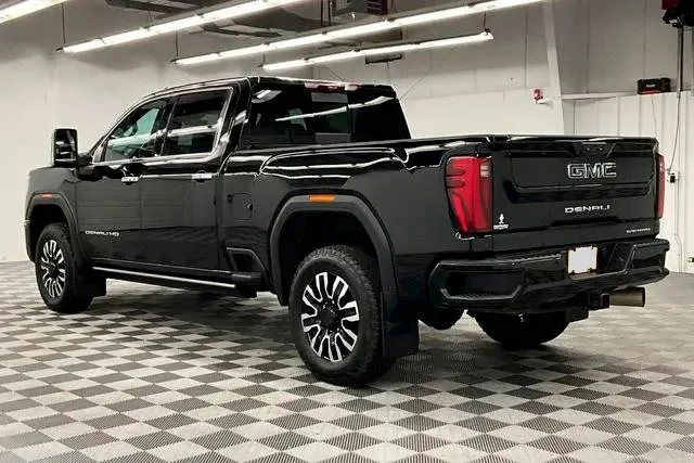 2024 GMC Sierra 2500HD Denali Ultimate — thumbnail 3