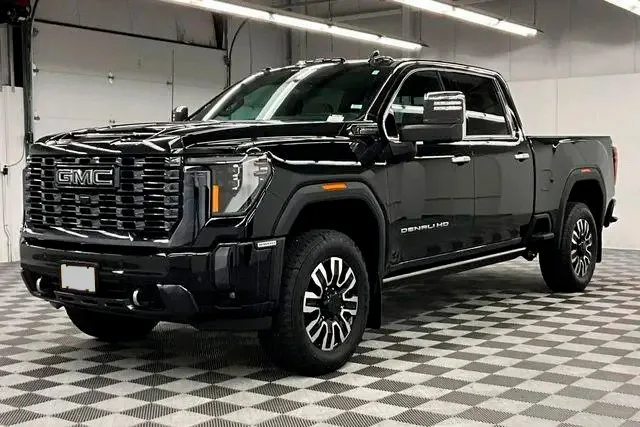 2024 GMC Sierra 2500HD Denali Ultimate — thumbnail 2