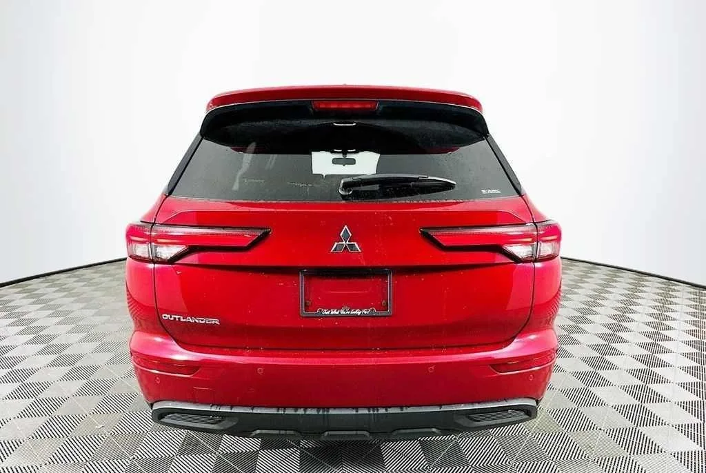 2022 Mitsubishi Outlander — thumbnail 8