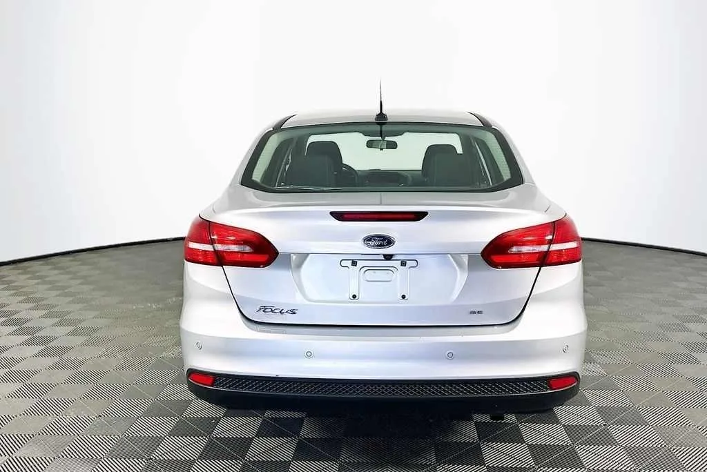 2017 Ford Focus SEL — thumbnail 8