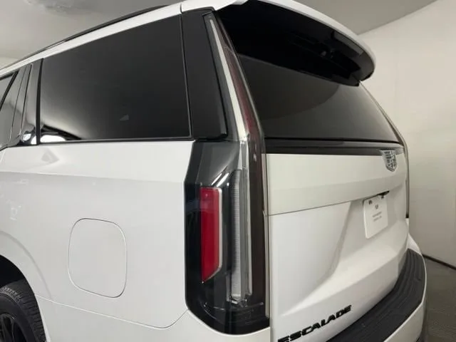 2024 Cadillac Escalade Sport — thumbnail 8