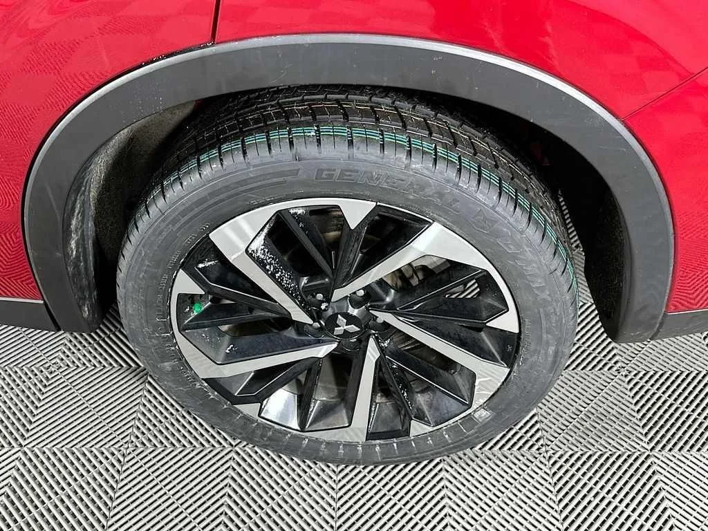 2022 Mitsubishi Outlander — thumbnail 9