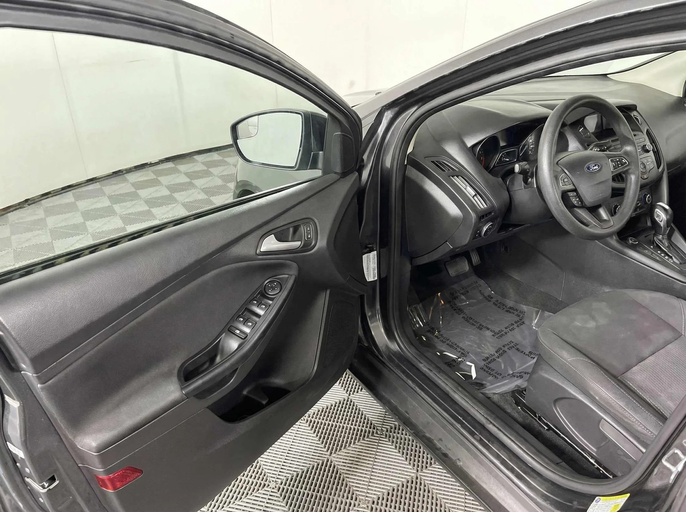 2015 Ford Focus — thumbnail 9