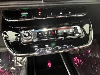 2023 Lincoln Corsair — thumbnail 10