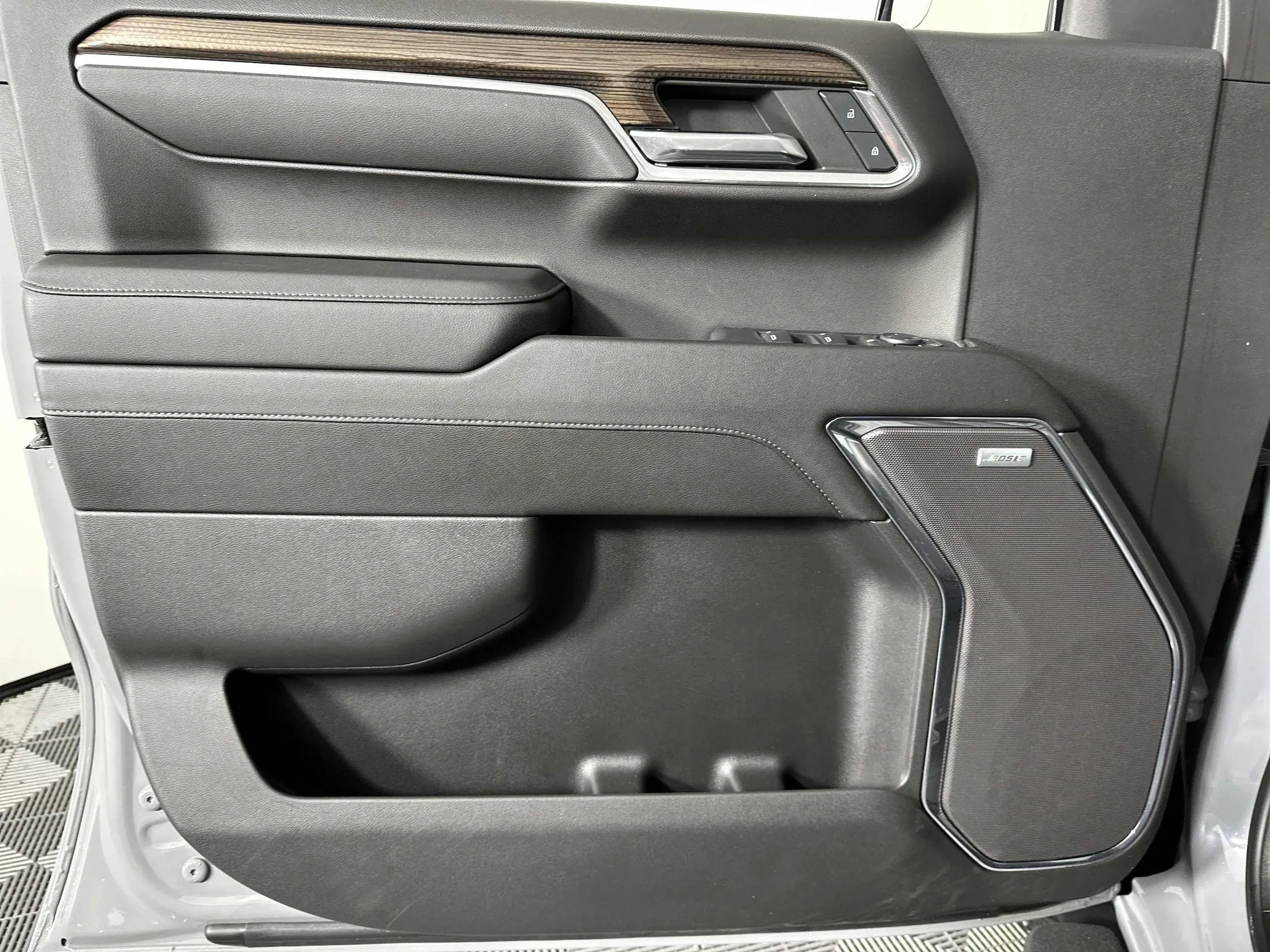 2024 Chevrolet Silverado 1500 LT Trail Boss — thumbnail 10
