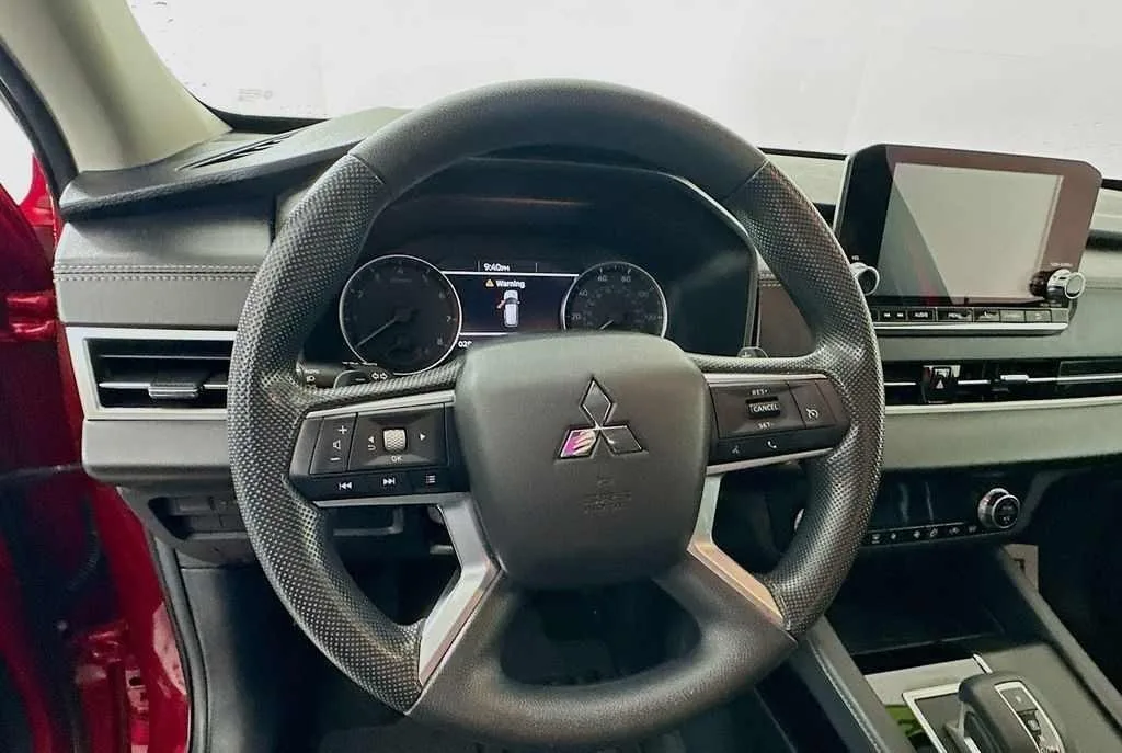2022 Mitsubishi Outlander — thumbnail 10