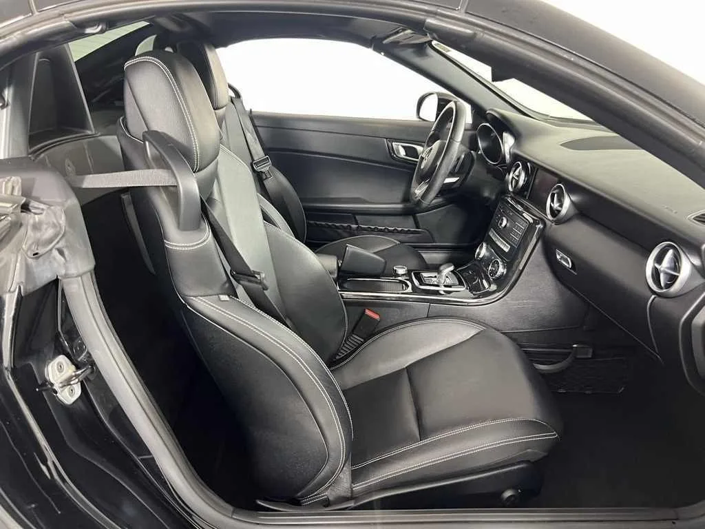 2018 Mercedes-Benz SLC 300 — thumbnail 10