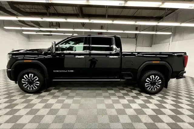 2024 GMC Sierra 2500HD Denali Ultimate — thumbnail 4