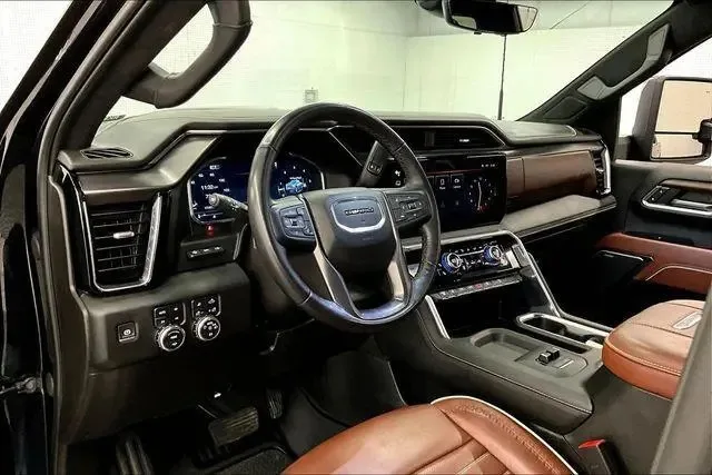 2024 GMC Sierra 2500HD Denali Ultimate — thumbnail 10