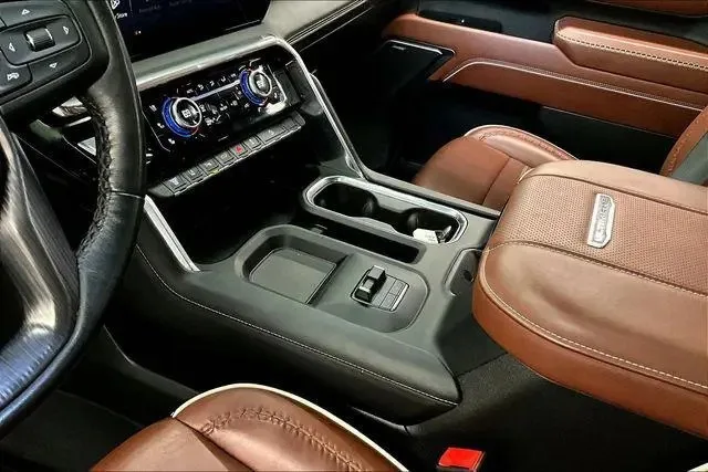 2024 GMC Sierra 2500HD Denali Ultimate — thumbnail 11