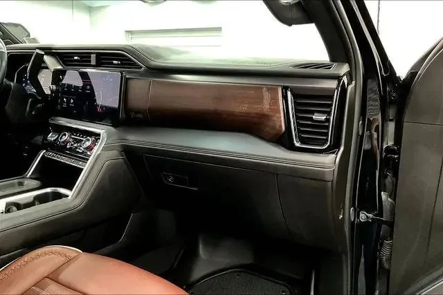 2024 GMC Sierra 2500HD Denali Ultimate — thumbnail 13
