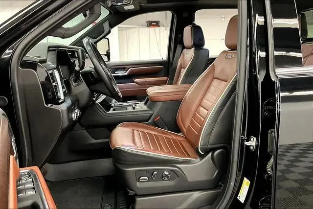 2024 GMC Sierra 2500HD Denali Ultimate — thumbnail 18